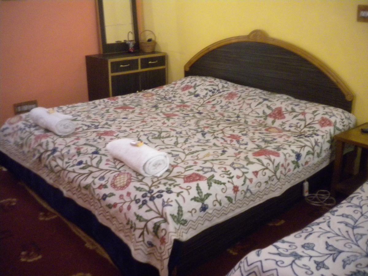 Blooming Dale Hotel Srīnagar Exterior foto